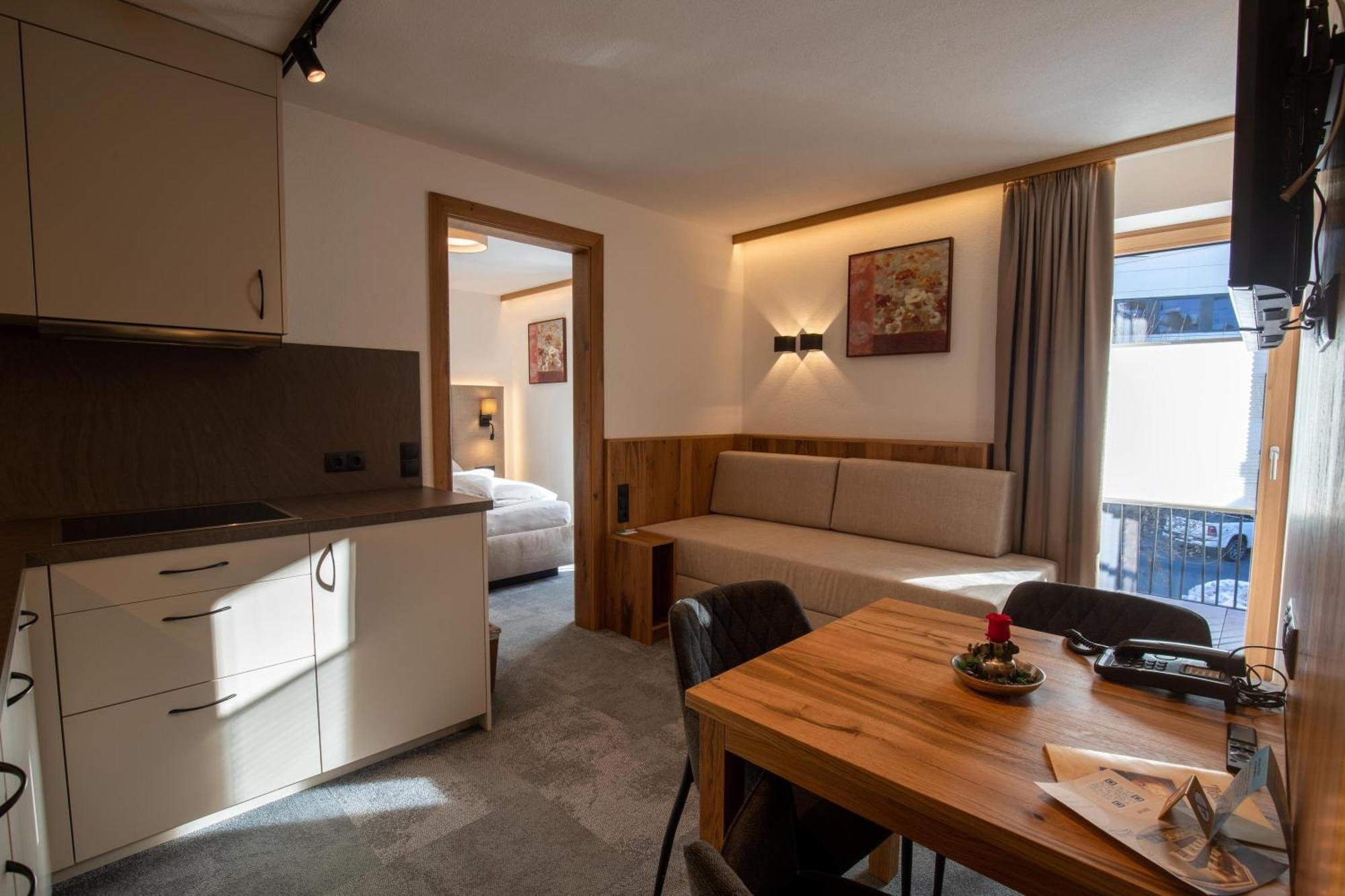 이스크글 Alpenresidenz Trisanna B&B 외부 사진